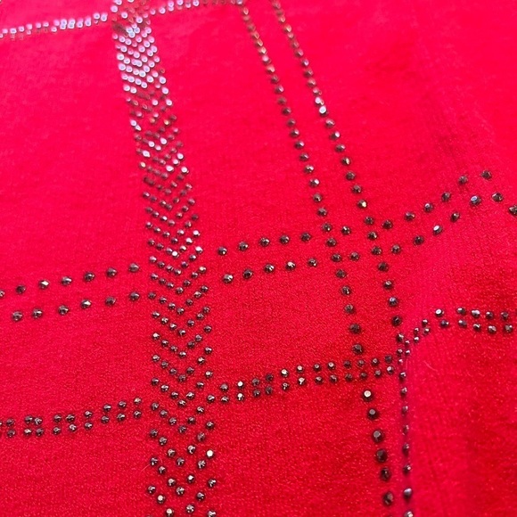 La fiorenta Red Knit Poncho Elegant Embellishments V Neck Lightweight One Size - Picture 11 of 11